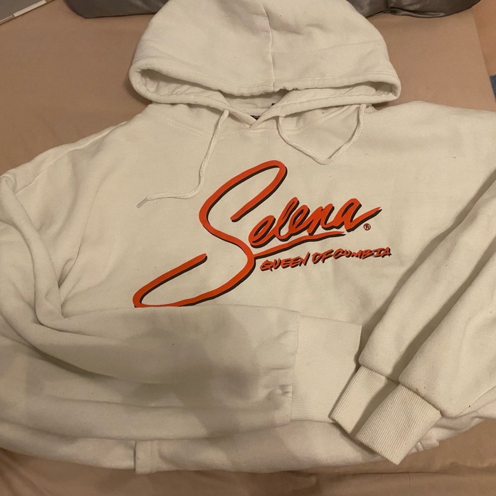 “Selena, Queen of Cumbia” sweatshirt.